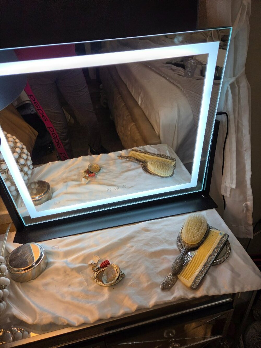 Vanity mirror
